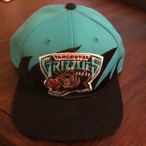 NWOT Mitchell&Ness Vintage Vancouver Grizzlies Hat
